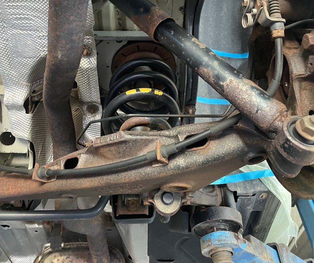 Invento CHassi Primer rostige Achsen behandeln