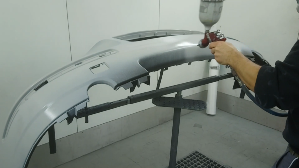 Invento 1K Primer im Konzentrat um Neuteile zu beschichten